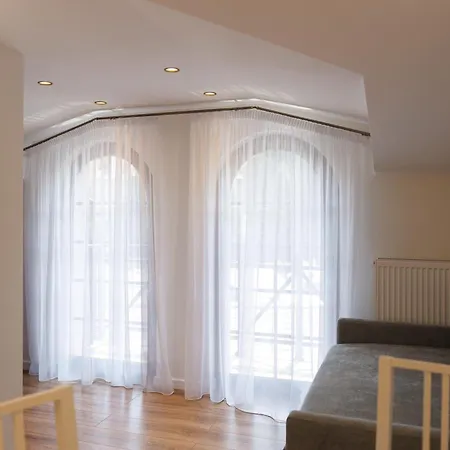 в центрі Shaian